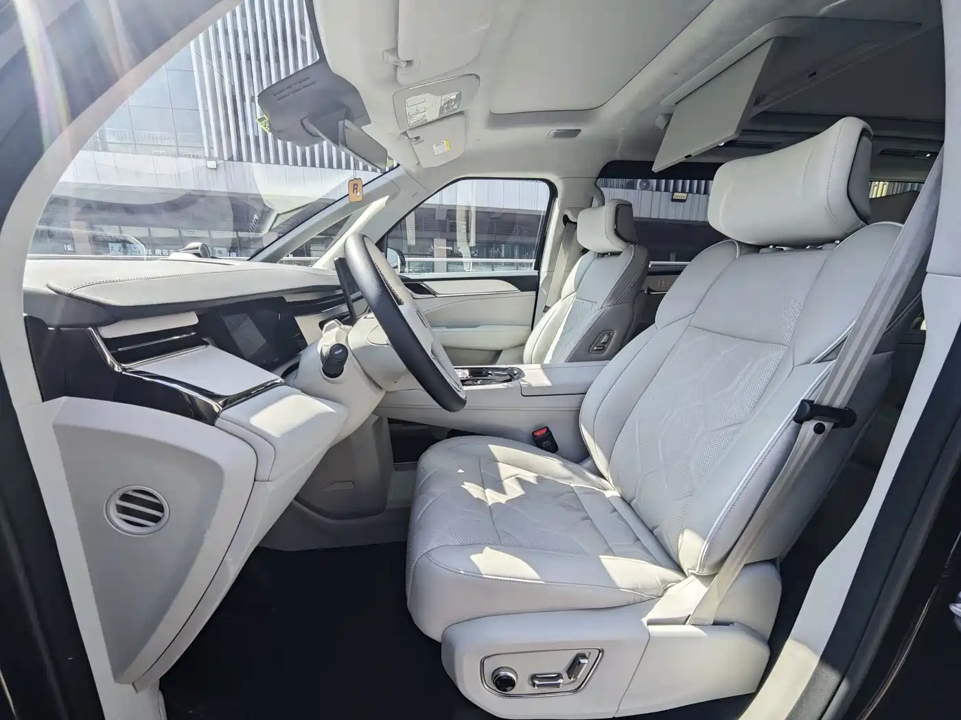 Volvo EM90 2024 2025 Ultra Six-Seater