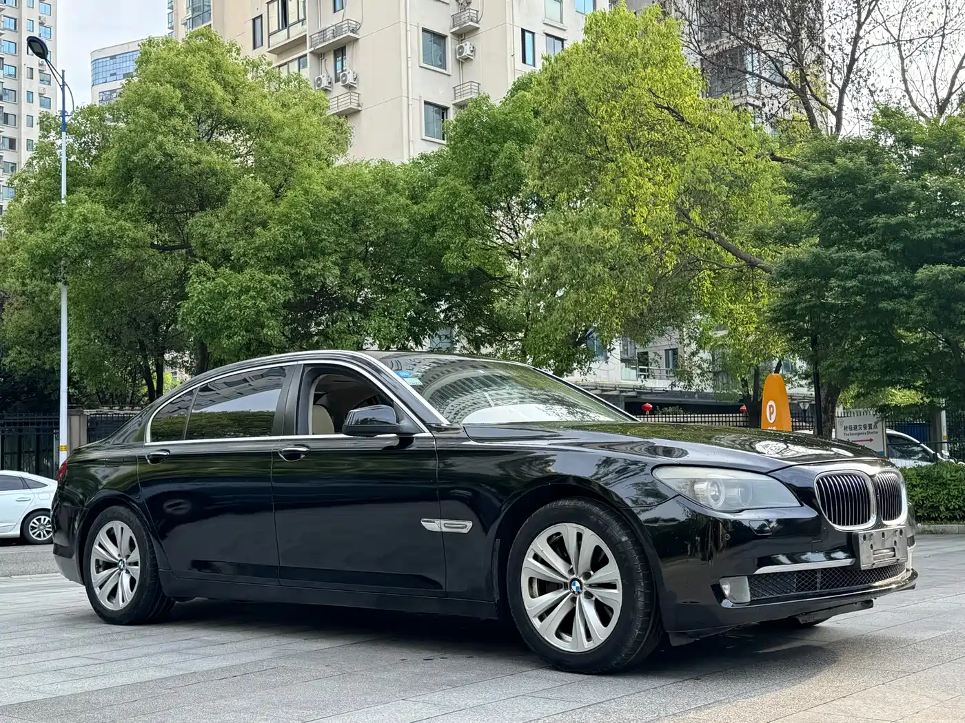 BMW 7 Series 2011 730Li Elegance фото 3