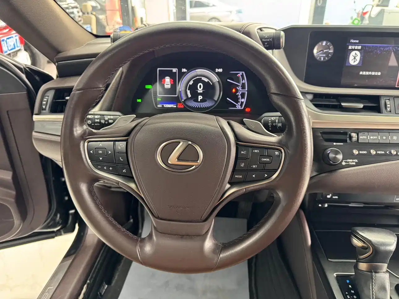 Lexus ES 2018 300h Excellence Edition China V фото 23