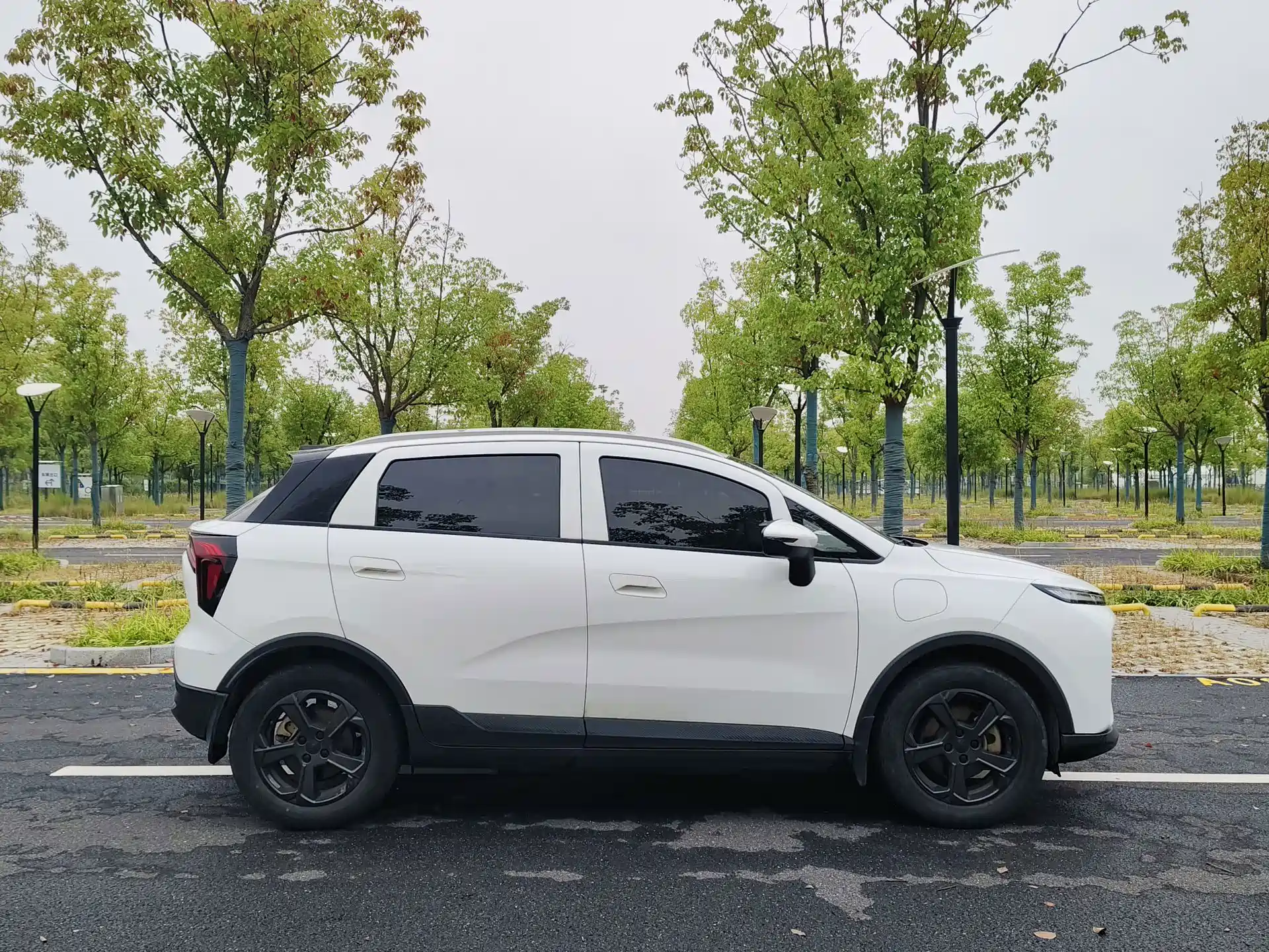 Фото 4 - Geely Geometry E Firefly