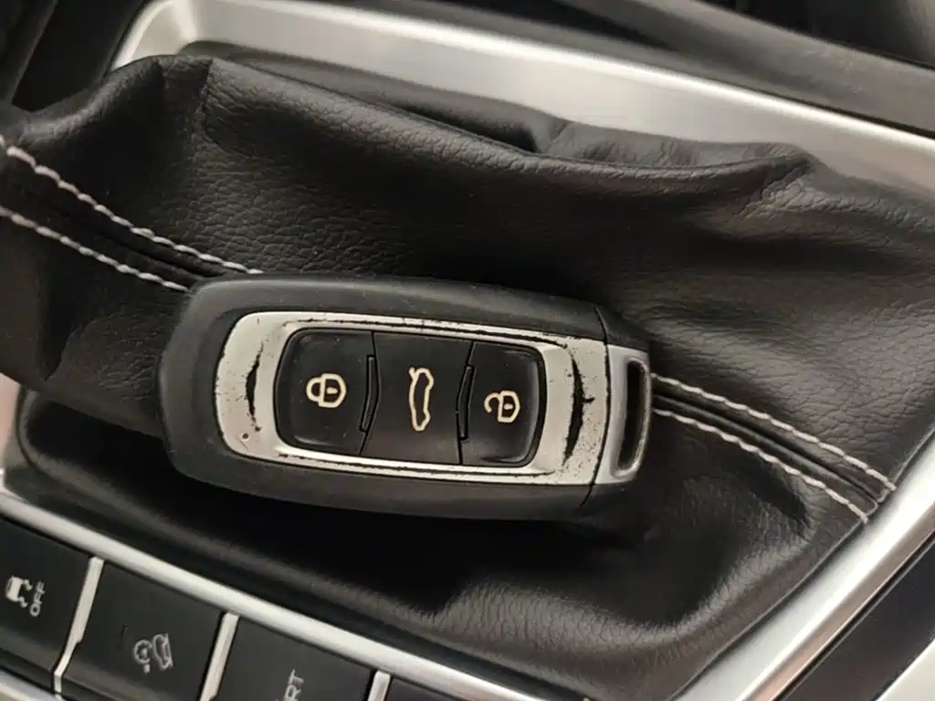Фото 9 - Geely Vision X3