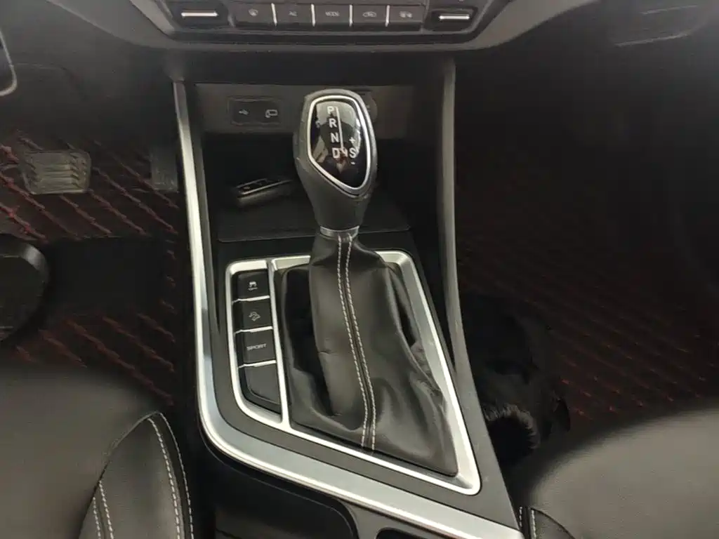 Фото 14 - Geely Vision X3