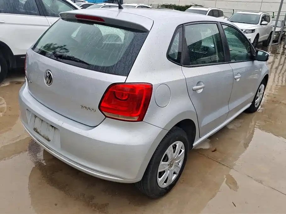 Volkswagen Polo 2013 1.4L Manual Trend Edition фото 3