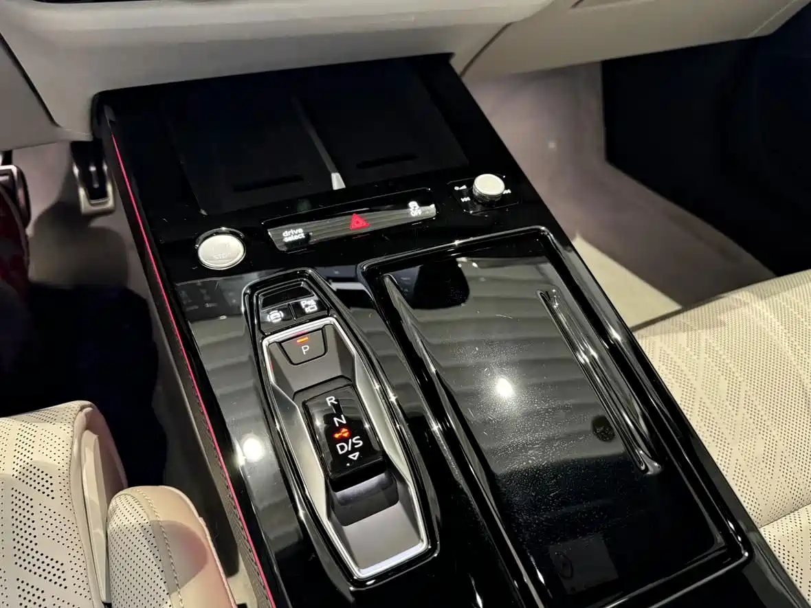 Photo 12 - Audi A6L
