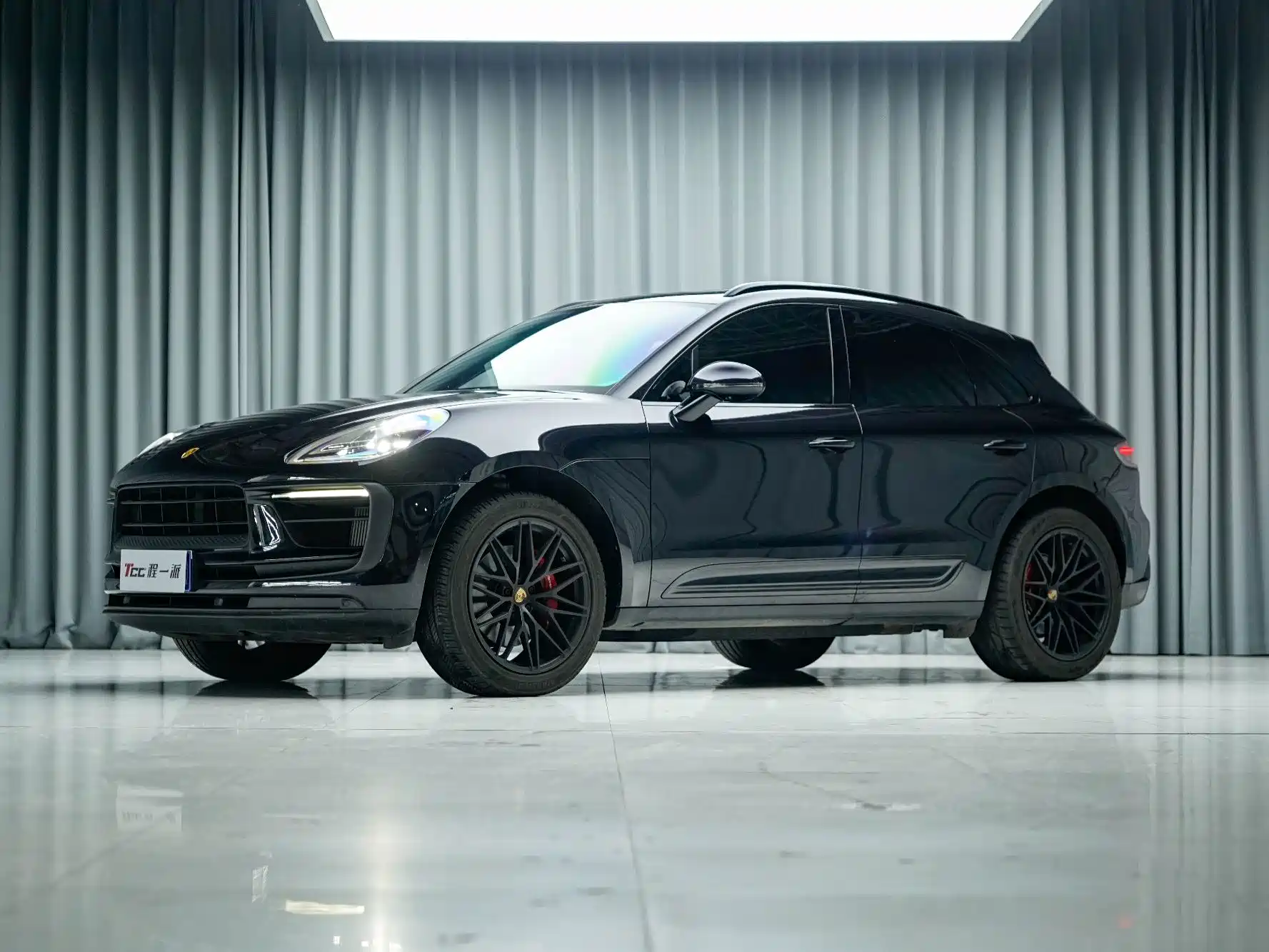 Photo 2 - Porsche Macan