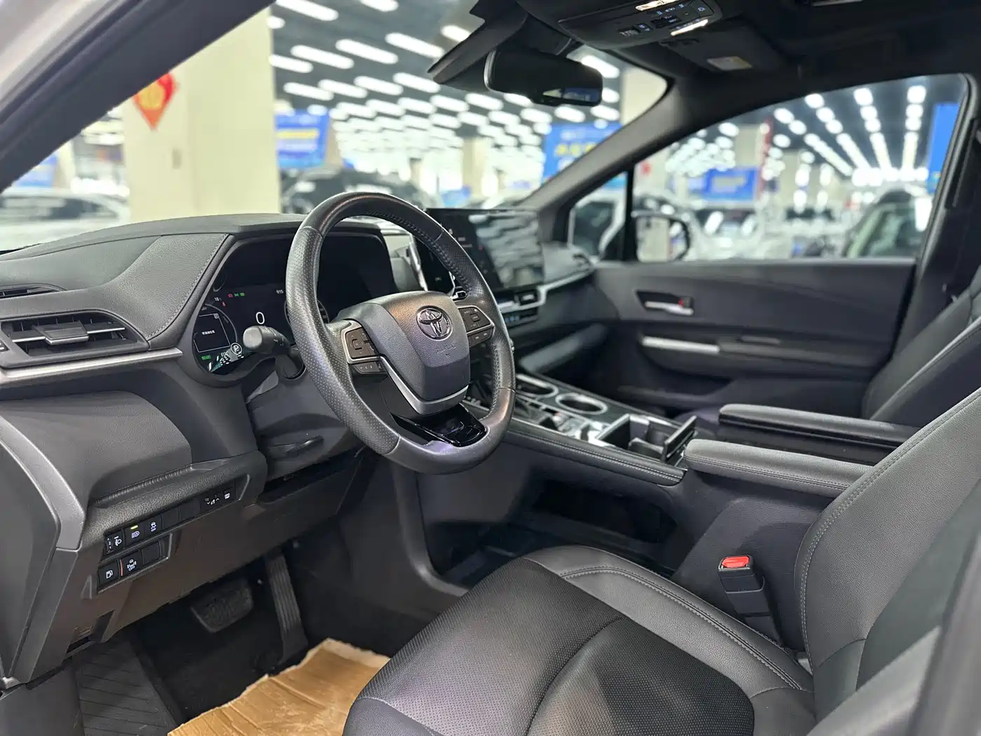 Toyota Sienna 2021 2.5L Hybrid Ultimate Edition фото 3