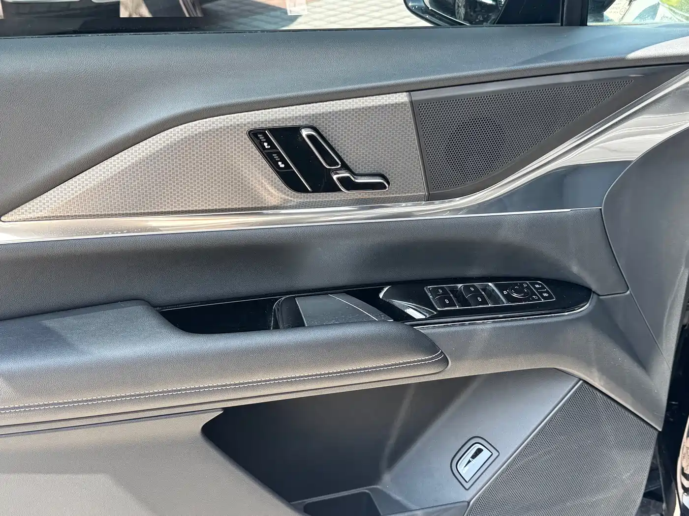 Cadillac XT5 2025 2.0T Luxury фото 7