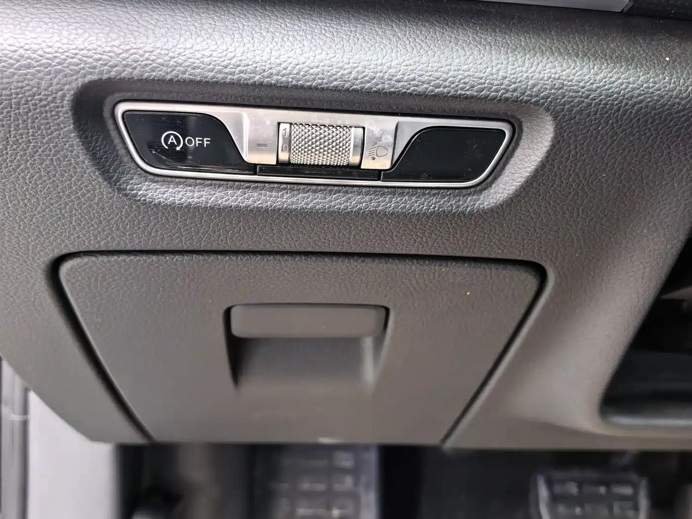 Hongqi H5 2024 1.5T DCT Smart Connect Flag Rhythm Edition фото 16