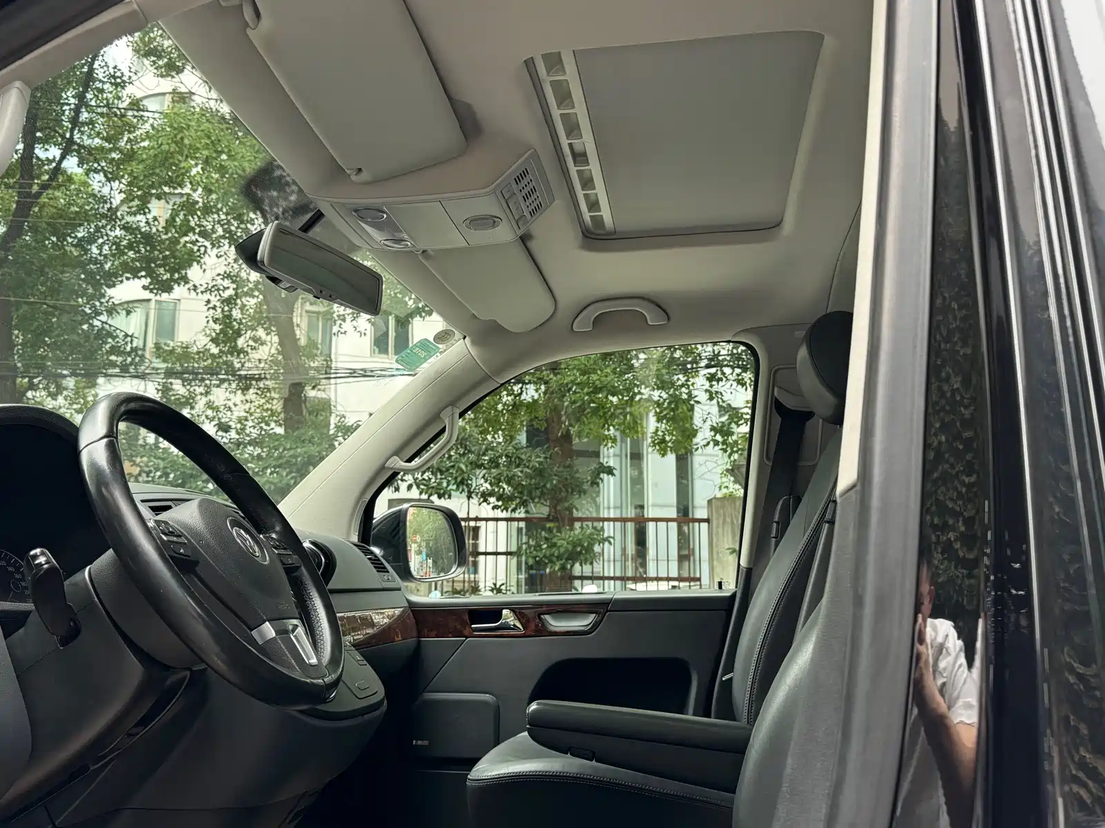 Photo 6 - Volkswagen Multivan