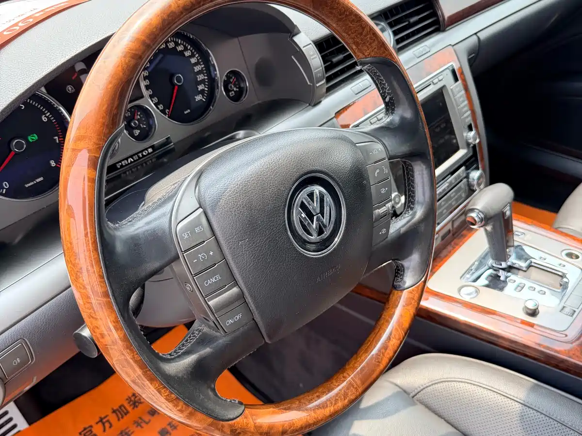 Volkswagen Phaeton 2011 3.6L V6 5-Seater Extended Comfort фото 11