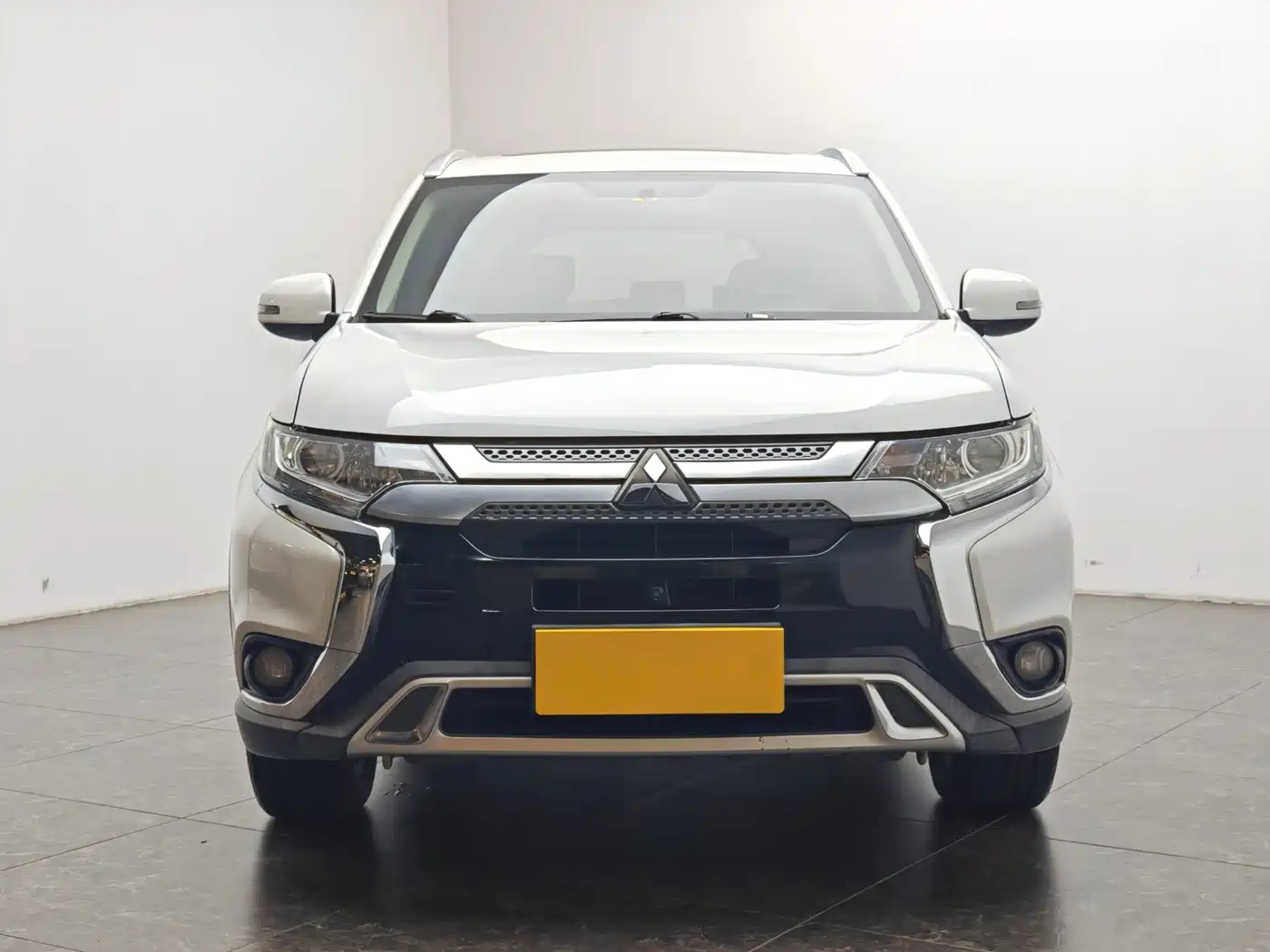Mitsubishi Outlander 2020 2.0L 2WD Premium 5-seater фото 5