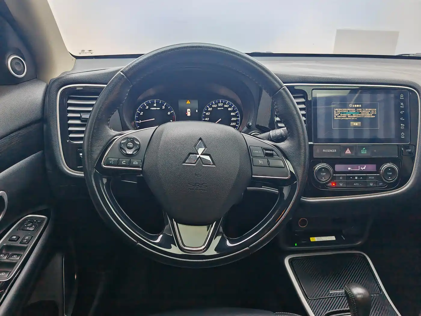 Mitsubishi Outlander 2020 2.0L 2WD Premium 5-seater фото 16