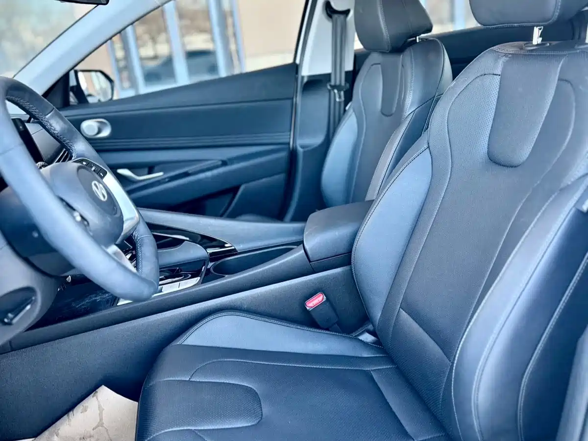 Hyundai Elantra 2023 Model 1.5L CVT LUX Premium Edition фото 16