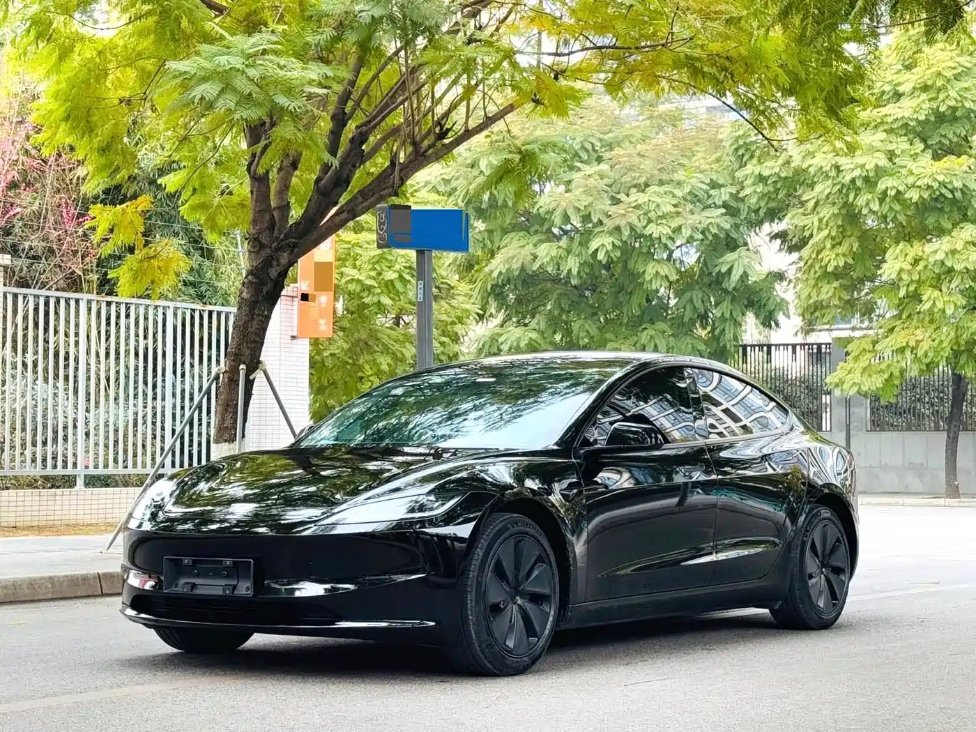 TESLA MODEL 3
