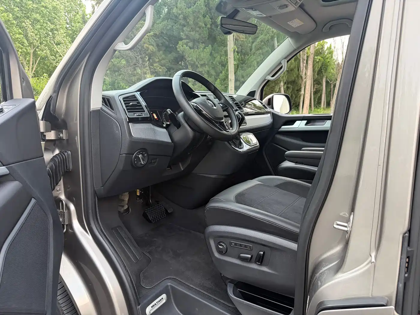 Volkswagen Multivan 2017 2.0TSI 4WD Explorer 7-seater фото 11