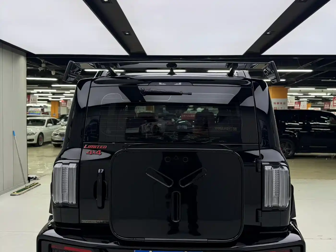 TANK CO CREATION TANK 300