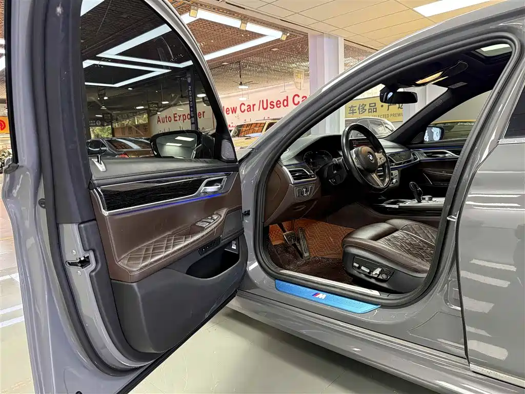 BMW 7 Series 2021 Model 740Li Leading M Sport Package фото 17