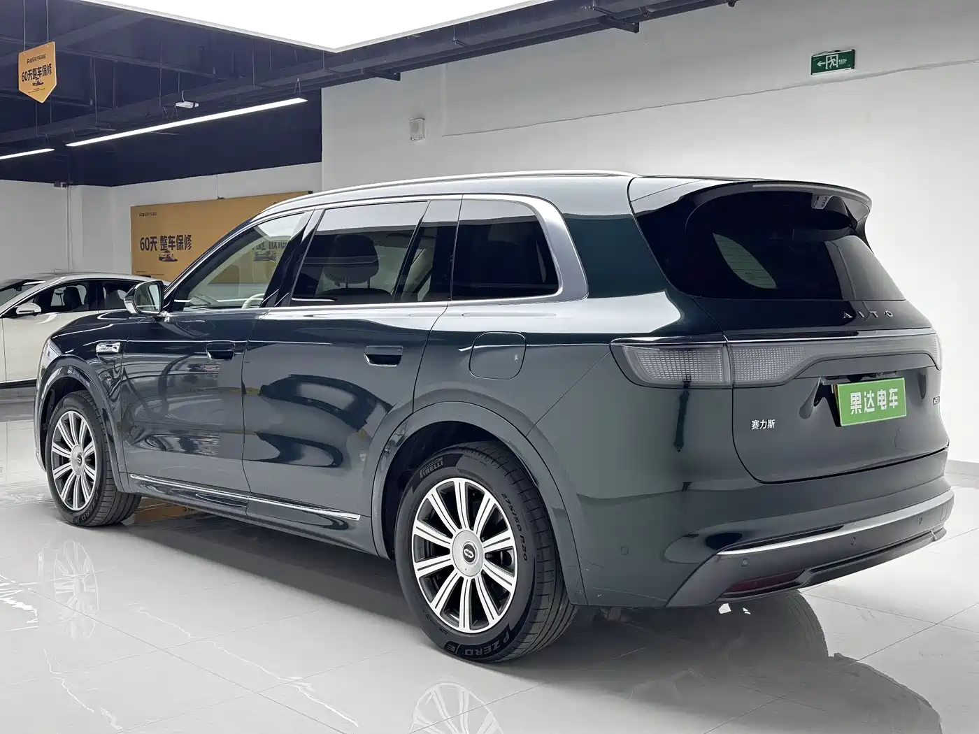 AITO Wenjie AITO M8 2025 Model Extended Range Max+ Edition 53.4kWh 6-Seater фото 6