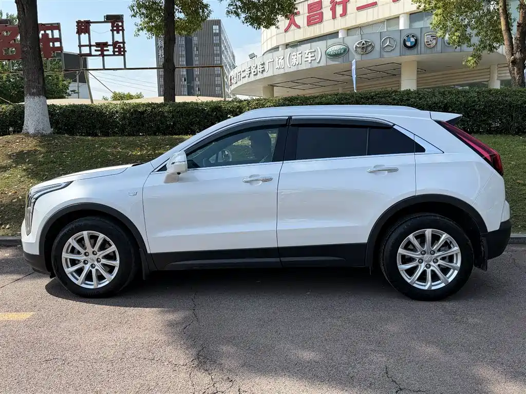 CADILLAC XT4