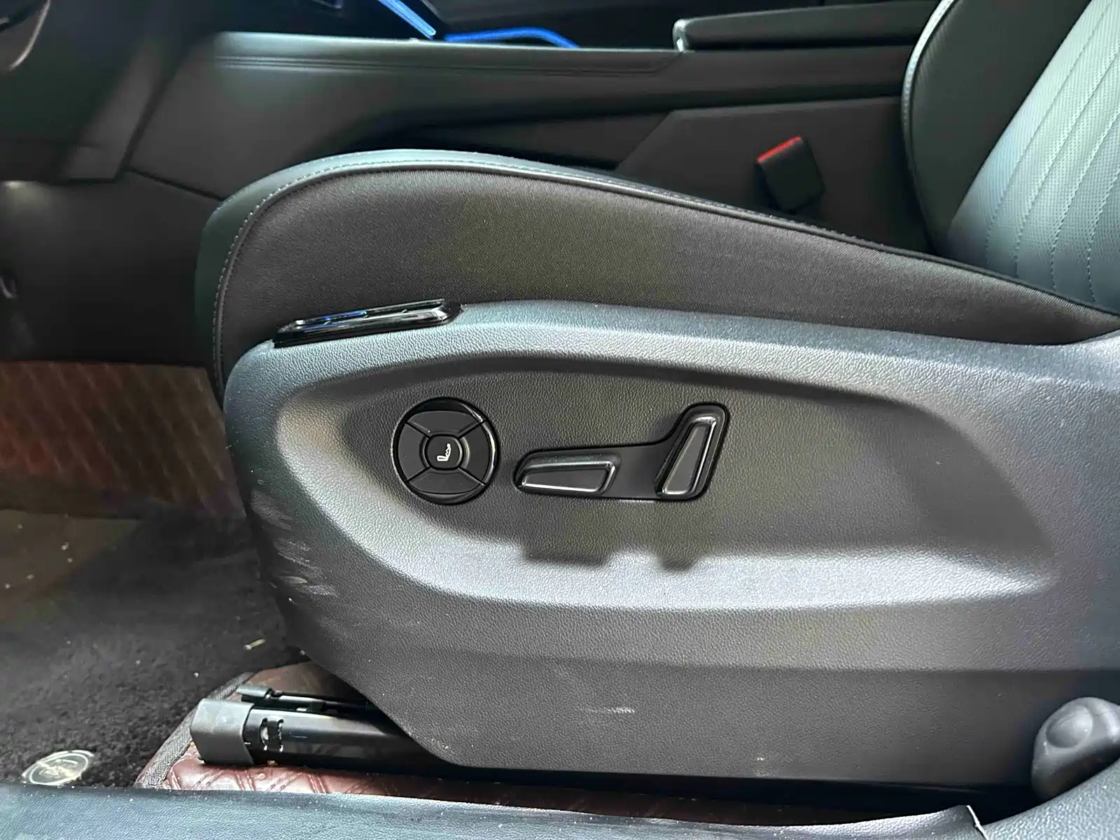 صورة 12 - Volkswagen Tiguan L
