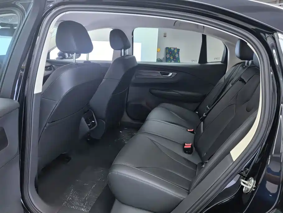 Hongqi E-QM5 2026 2025 610km PLUS