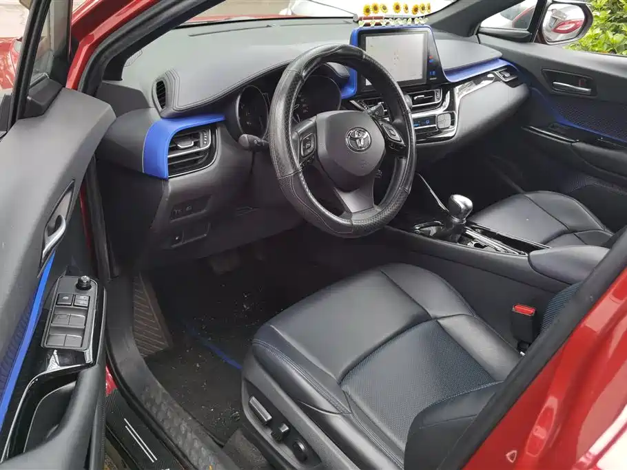 Toyota C-HR 2020 Model 2.0L Leading фото 9