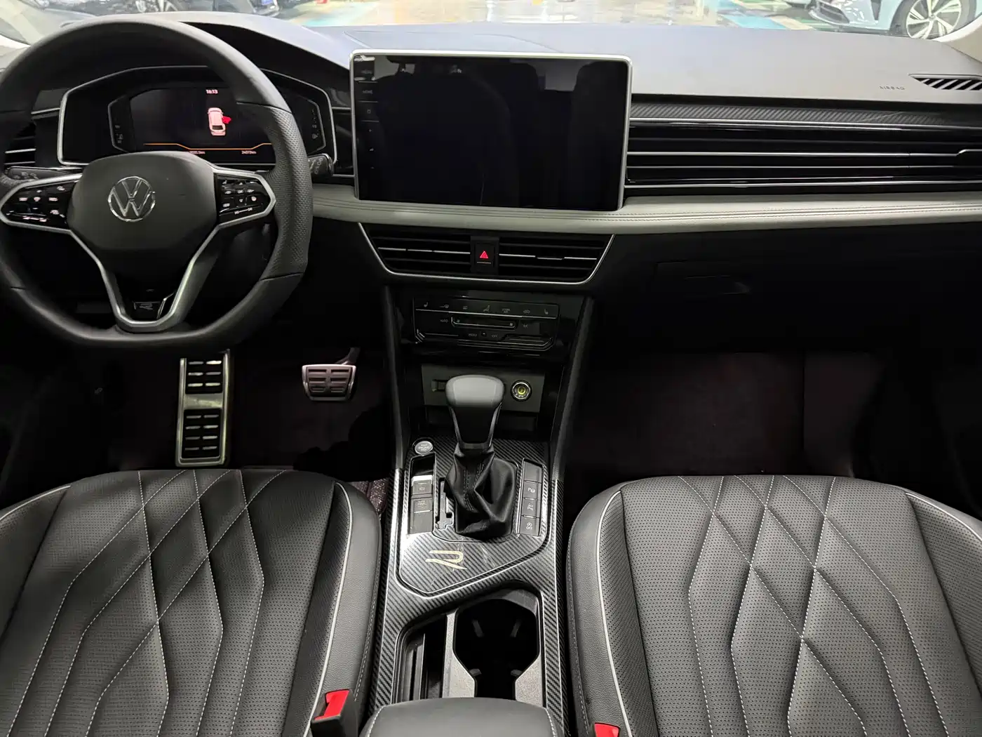 Volkswagen Tiguan L 2023 330TSI Auto 2WD R-Line Premium Edition фото 6