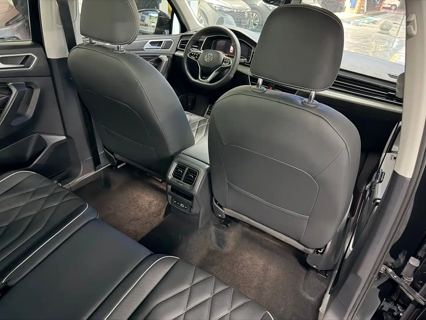 Volkswagen Tiguan L 2023 330TSI Auto 2WD R-Line Premium Edition фото 8