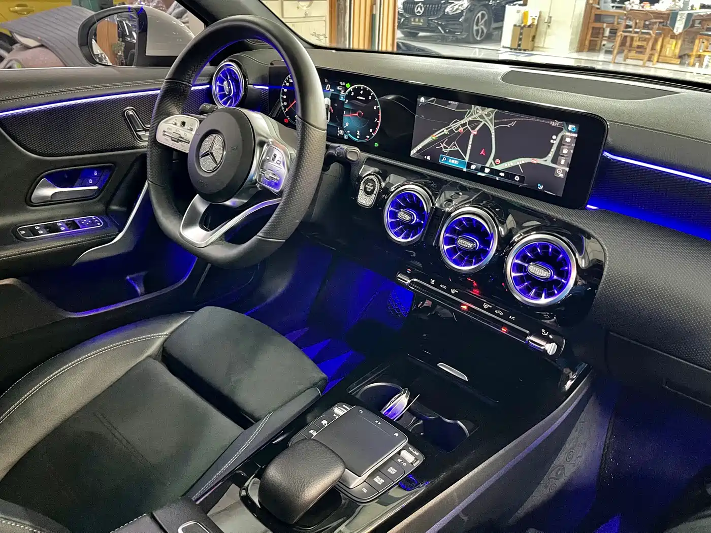 Mercedes-Benz A-Class 2022 Facelift A 200 L Sport Sedan Dynamic фото 14