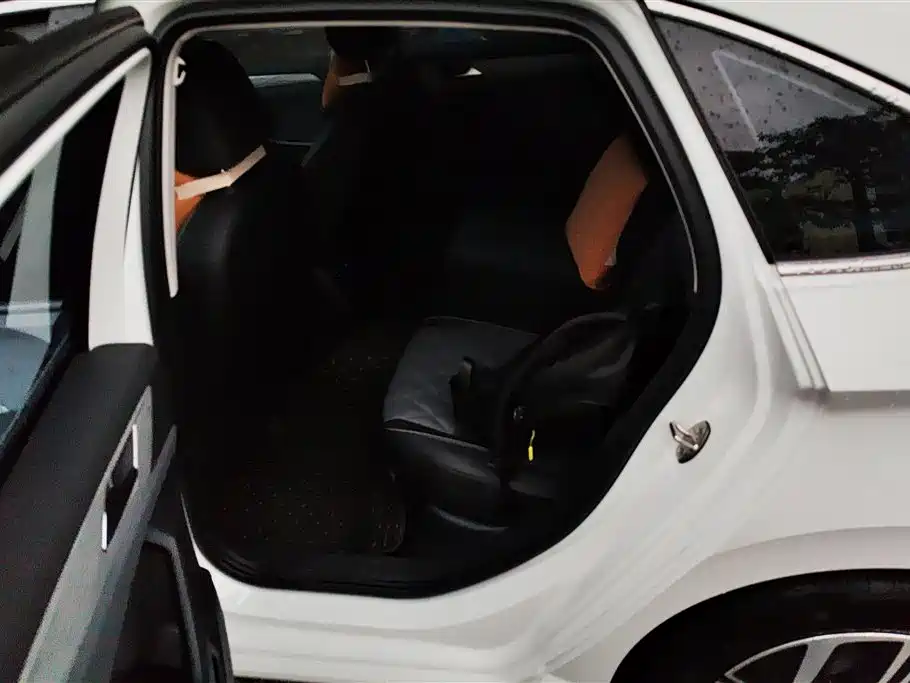 Volkswagen Sagitar 2025 Model Year 3rd Facelift 300TSI DSG Surpassing Edition фото 11