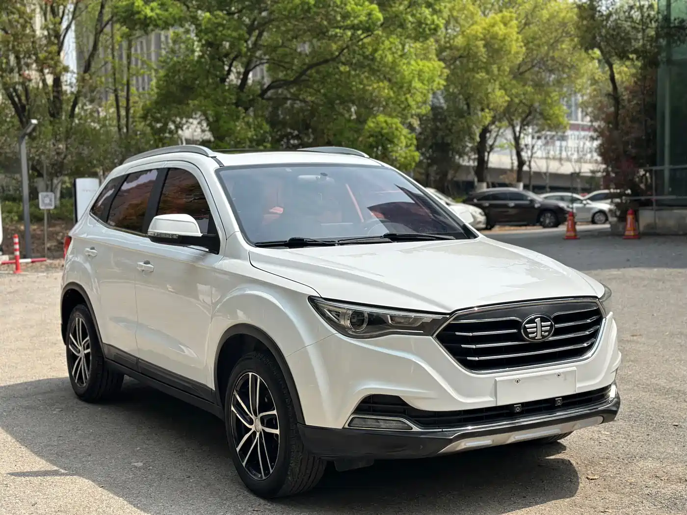 Besturn X40 2018 2018 Internet Celebrity Edition 1.6L Automatic Luxury