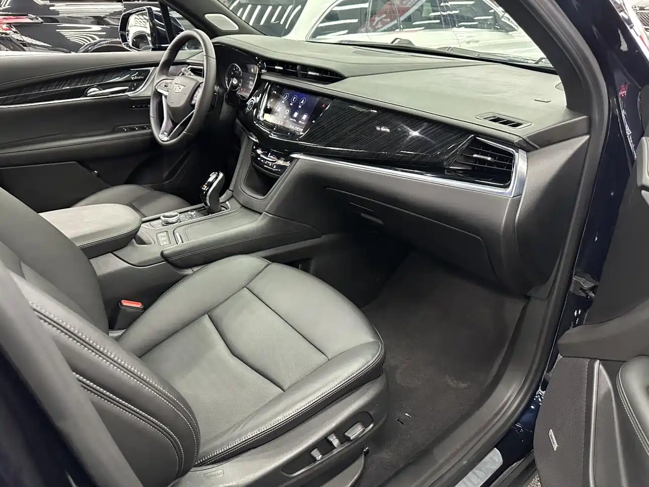 Photo 14 - Cadillac XT6