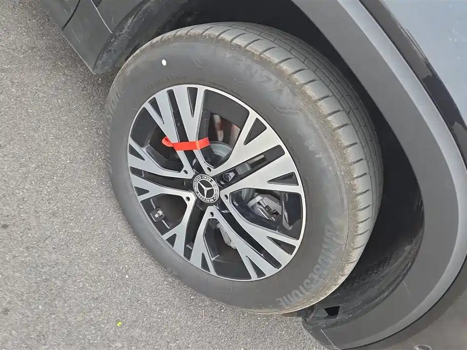 MERCEDES-BENZ GLB