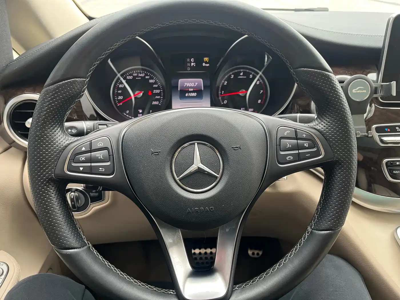 Mercedes-Benz V-Class 2017 Model V 260 L Premium Extended Edition фото 20