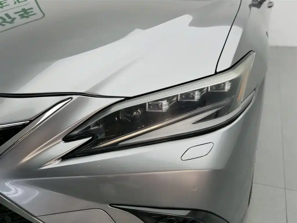 Lexus ES 2021 300h F SPORT фото 7