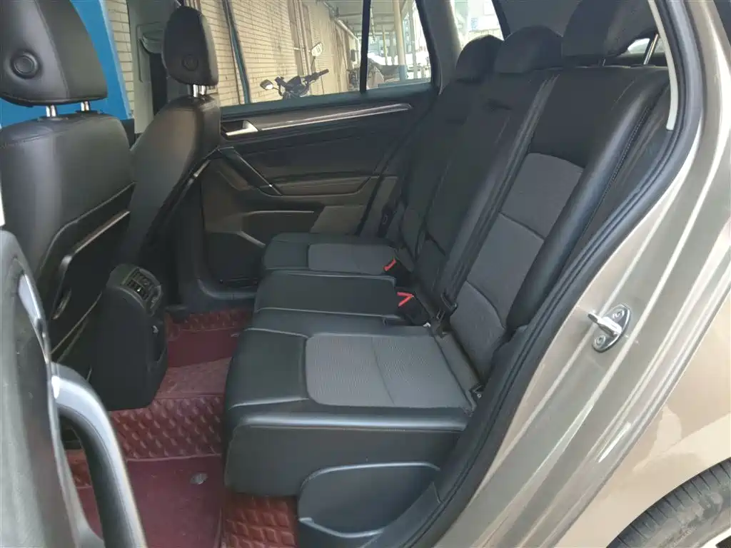 Volkswagen Golf Sportsvan 2018 230TSI Automatic Progressive фото 13