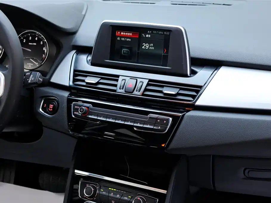 BMW 2 Series Gran Tourer 2019 220i Leading фото 20