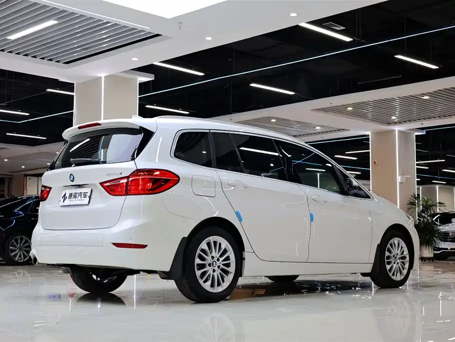 BMW 2 Series Gran Tourer 2019 220i Leading фото 14