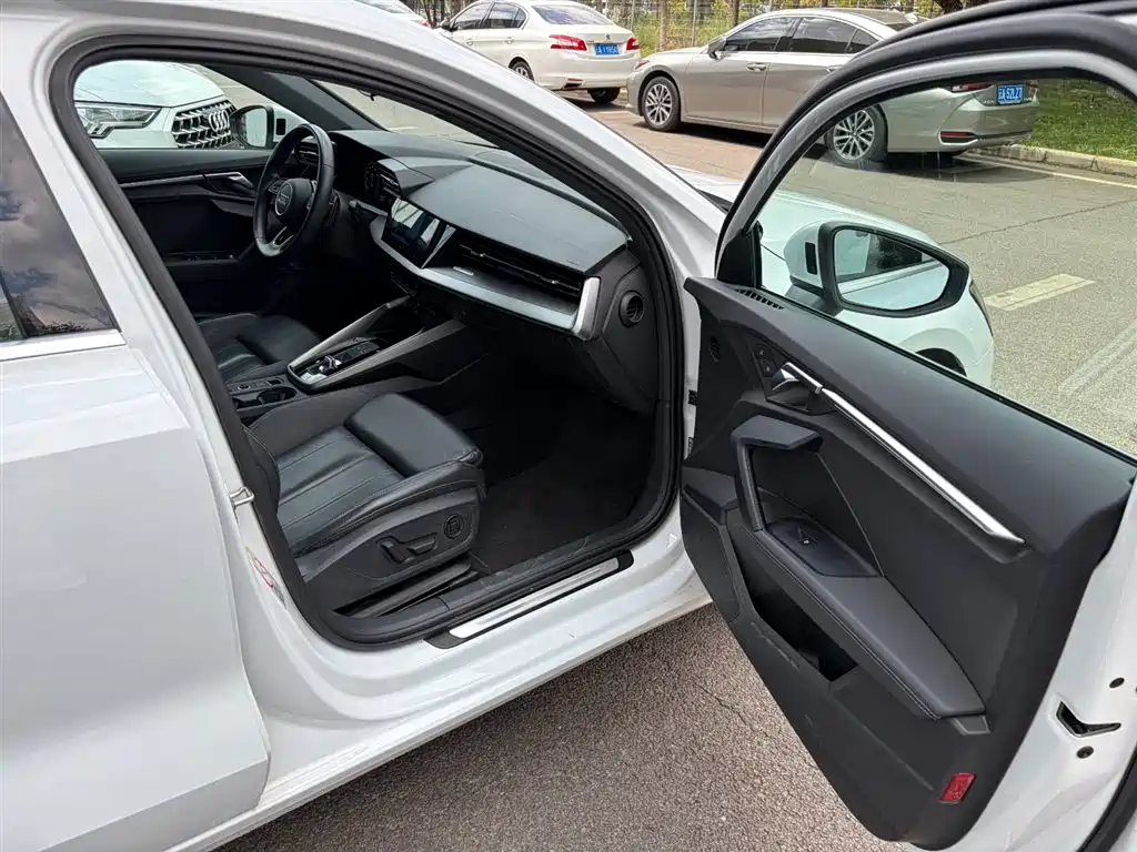 Audi A3 2023 Facelift A3L Limousine 35 TFSI Luxury Elegance фото 27
