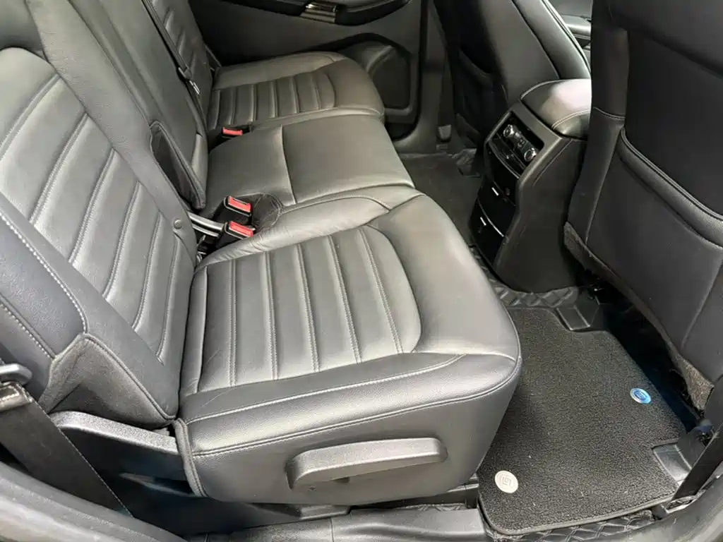 Фото 16 - Ford Edge