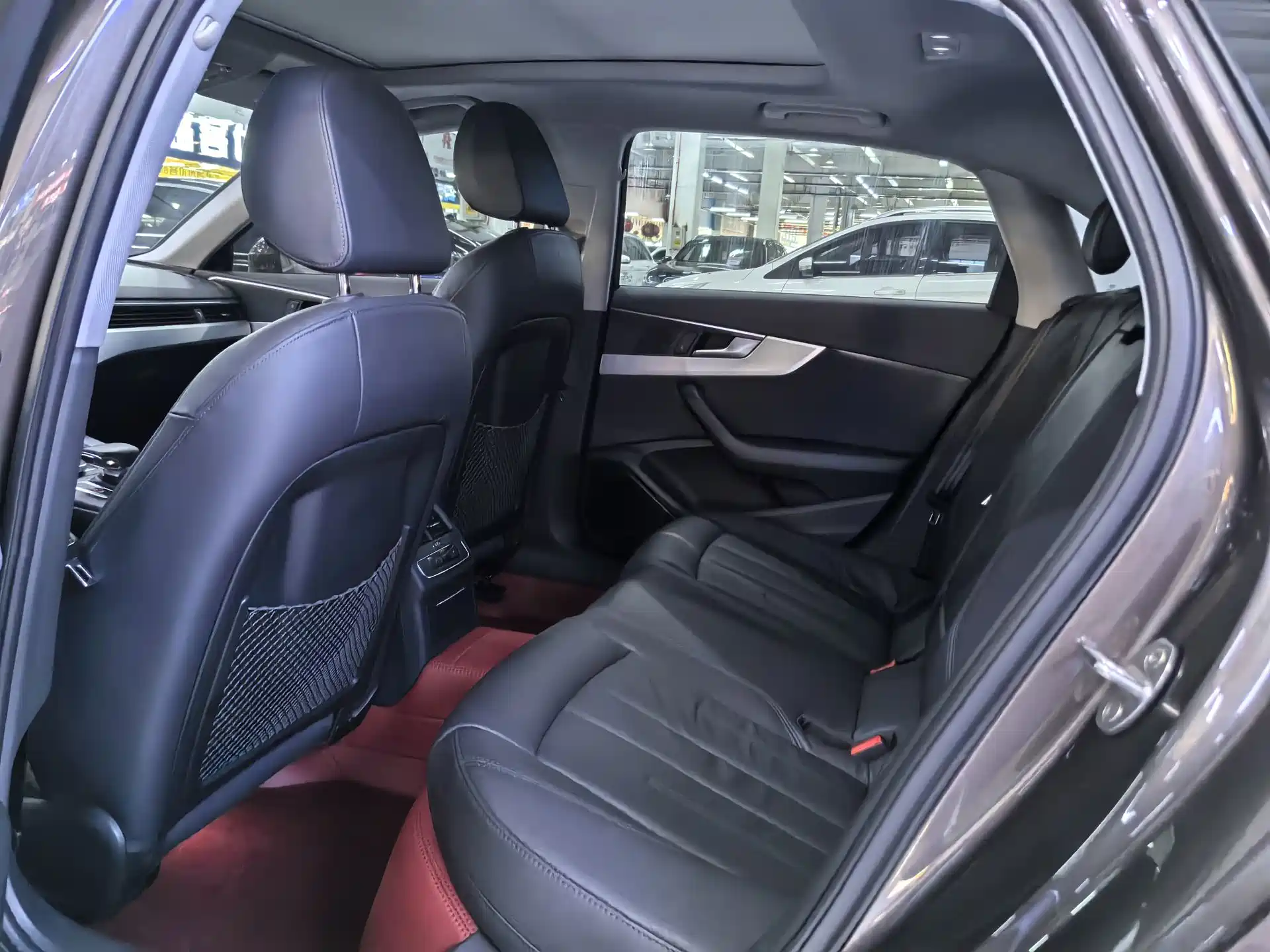 Фото 10 - Audi A4L