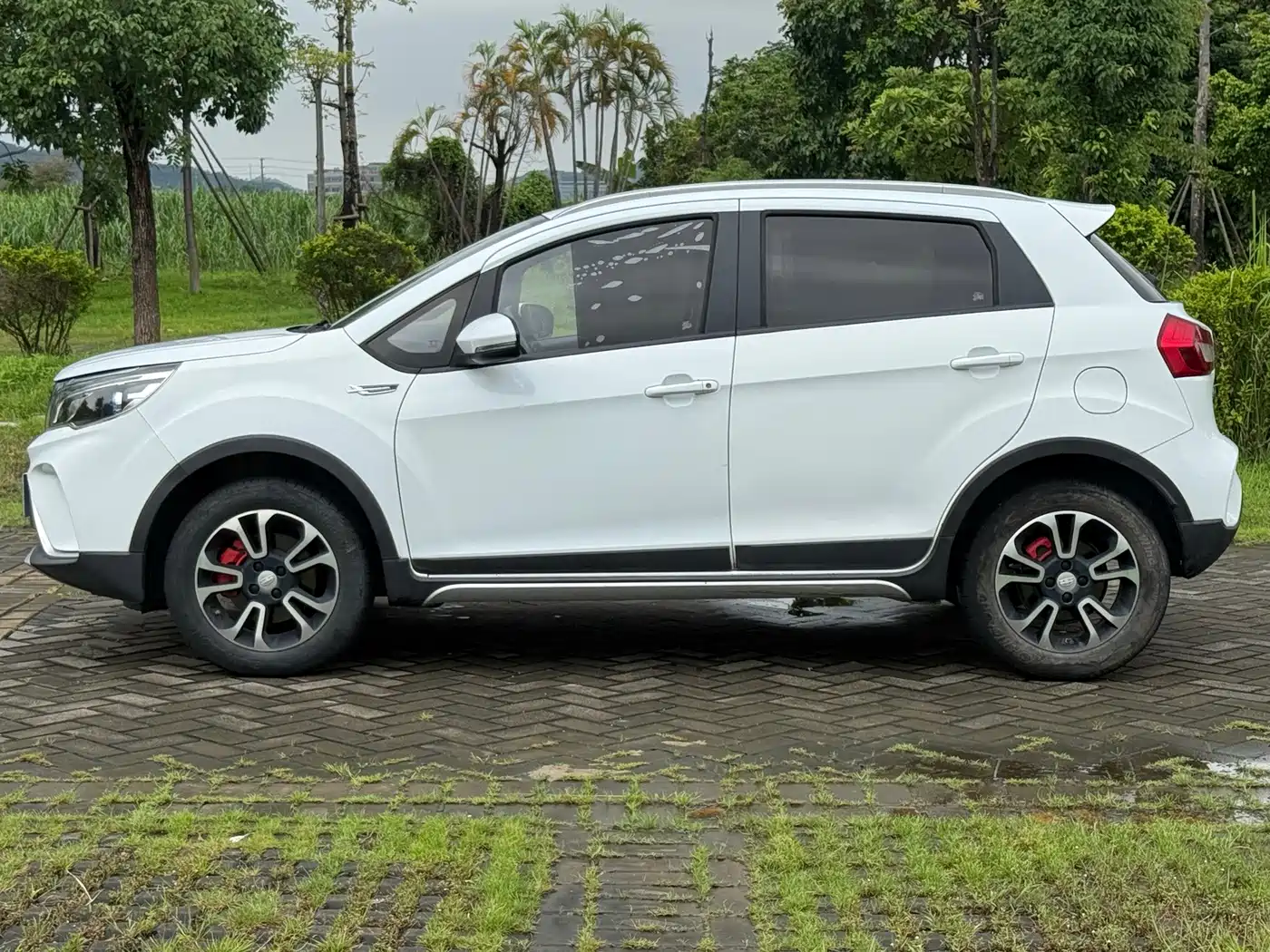 Фото 4 - Geely Vision X3
