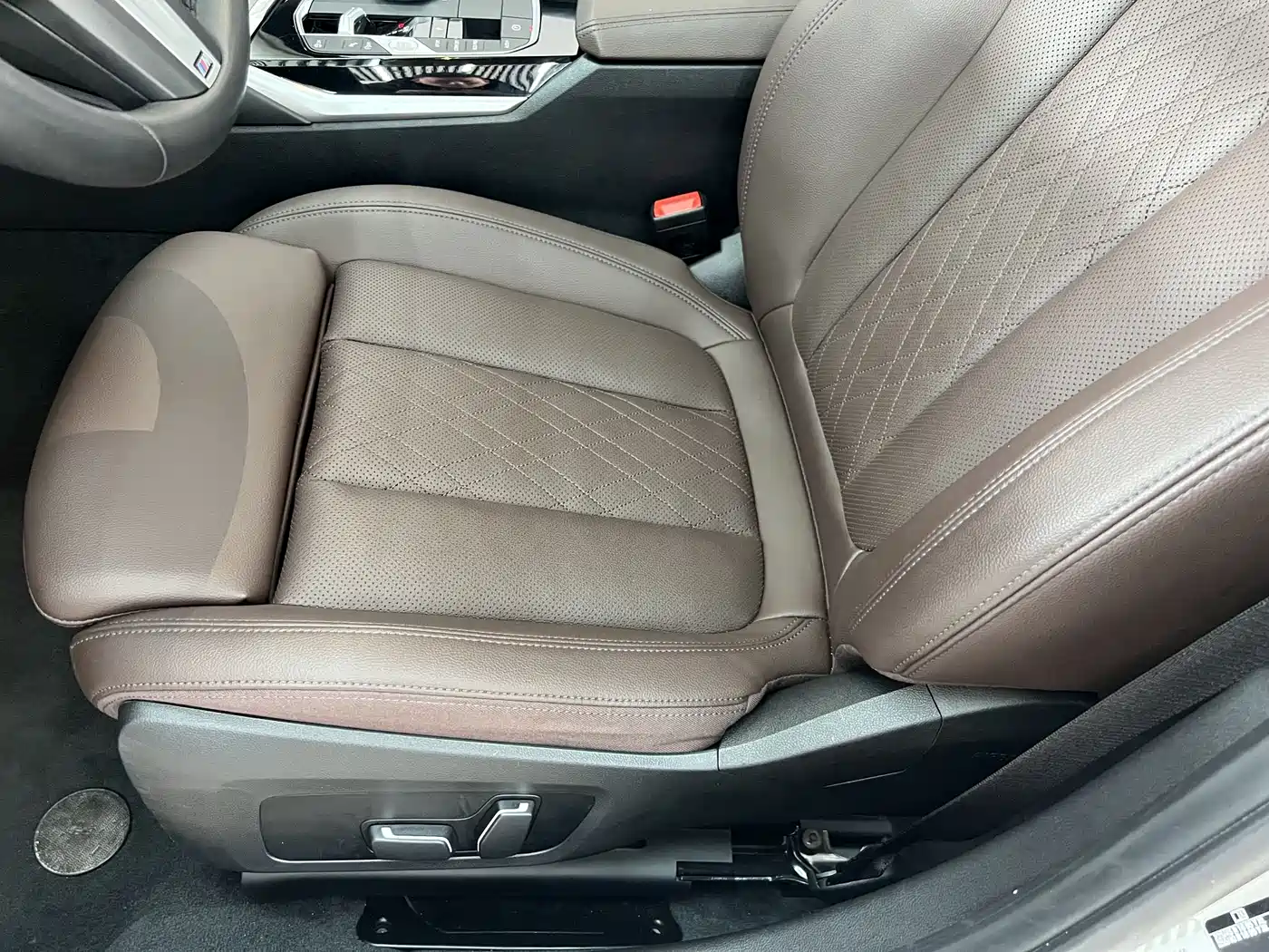 BMW 3 Series 2024 320Li M Sport Package фото 9