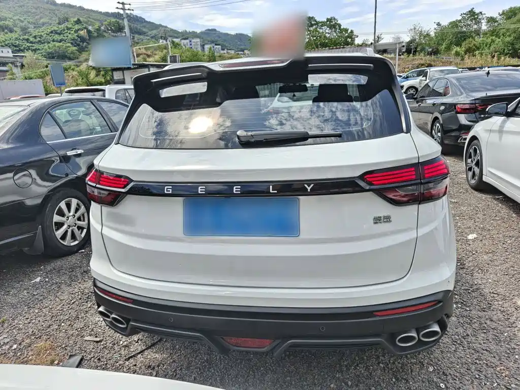 Фото 6 - Geely Binyue
