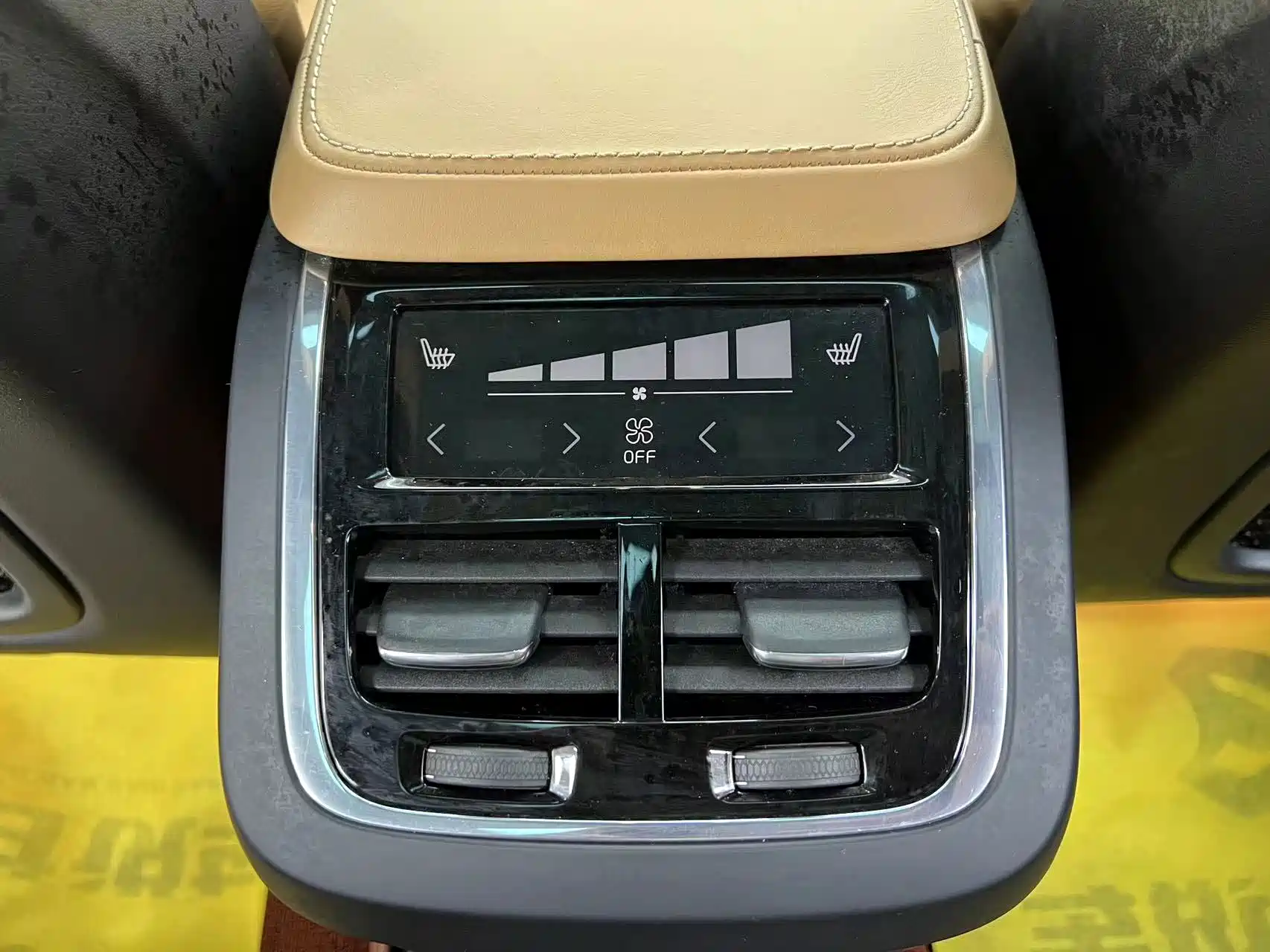 Photo 21 - Volvo XC90