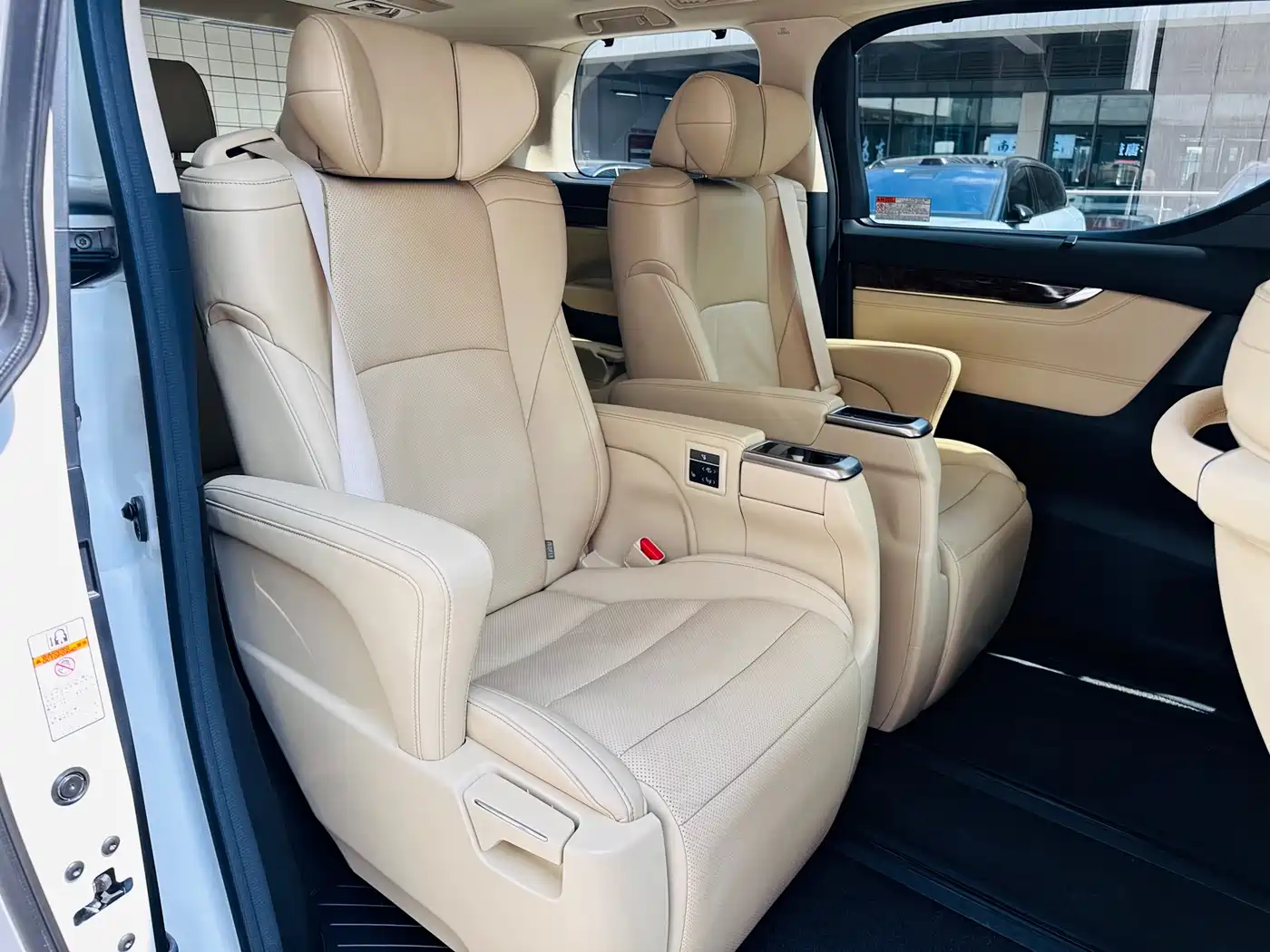 Toyota Alphard 2021 Hybrid 2.5L Luxury фото 7
