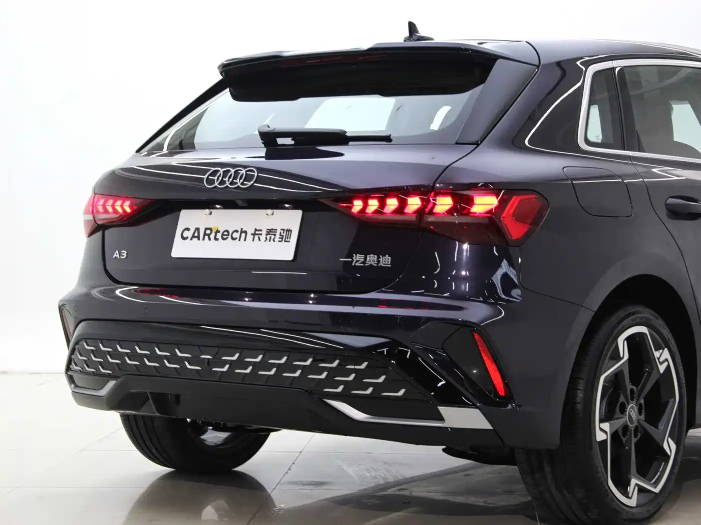 Audi A3 2025 Facelift Sportback 35TFSI Flying Spur Premium фото 9
