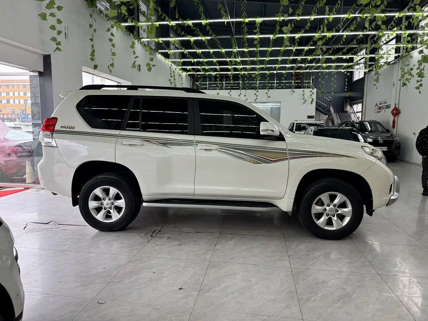 Toyota Prado 2010 4.0L Automatic TX-L фото 4