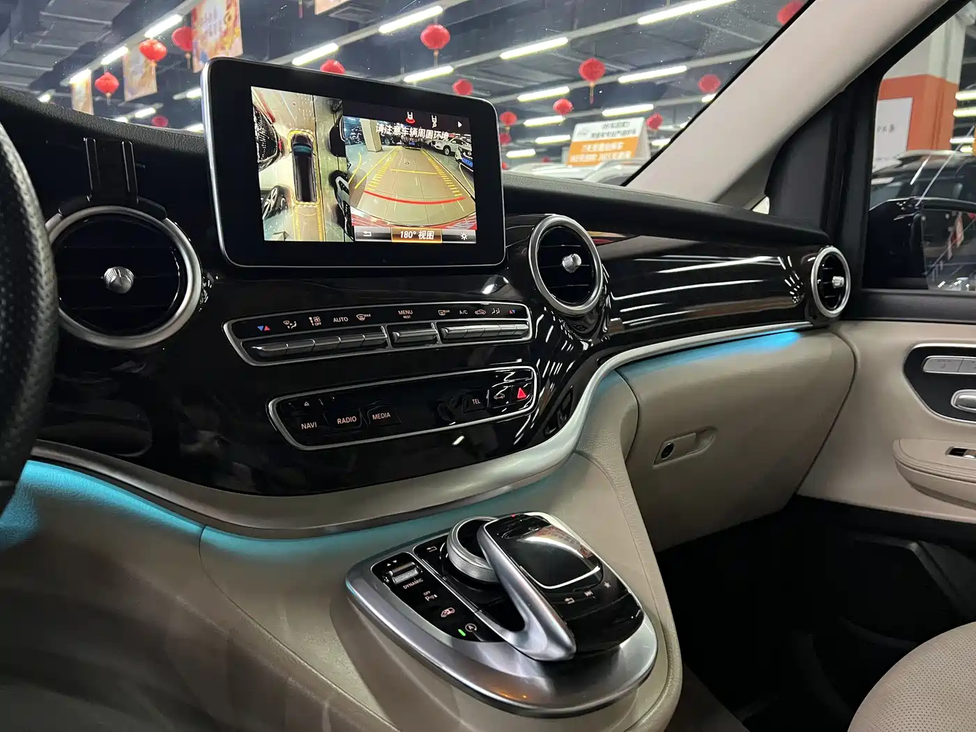 Mercedes-Benz V-Class 2018 V 260 L Premium Long Version China V фото 9