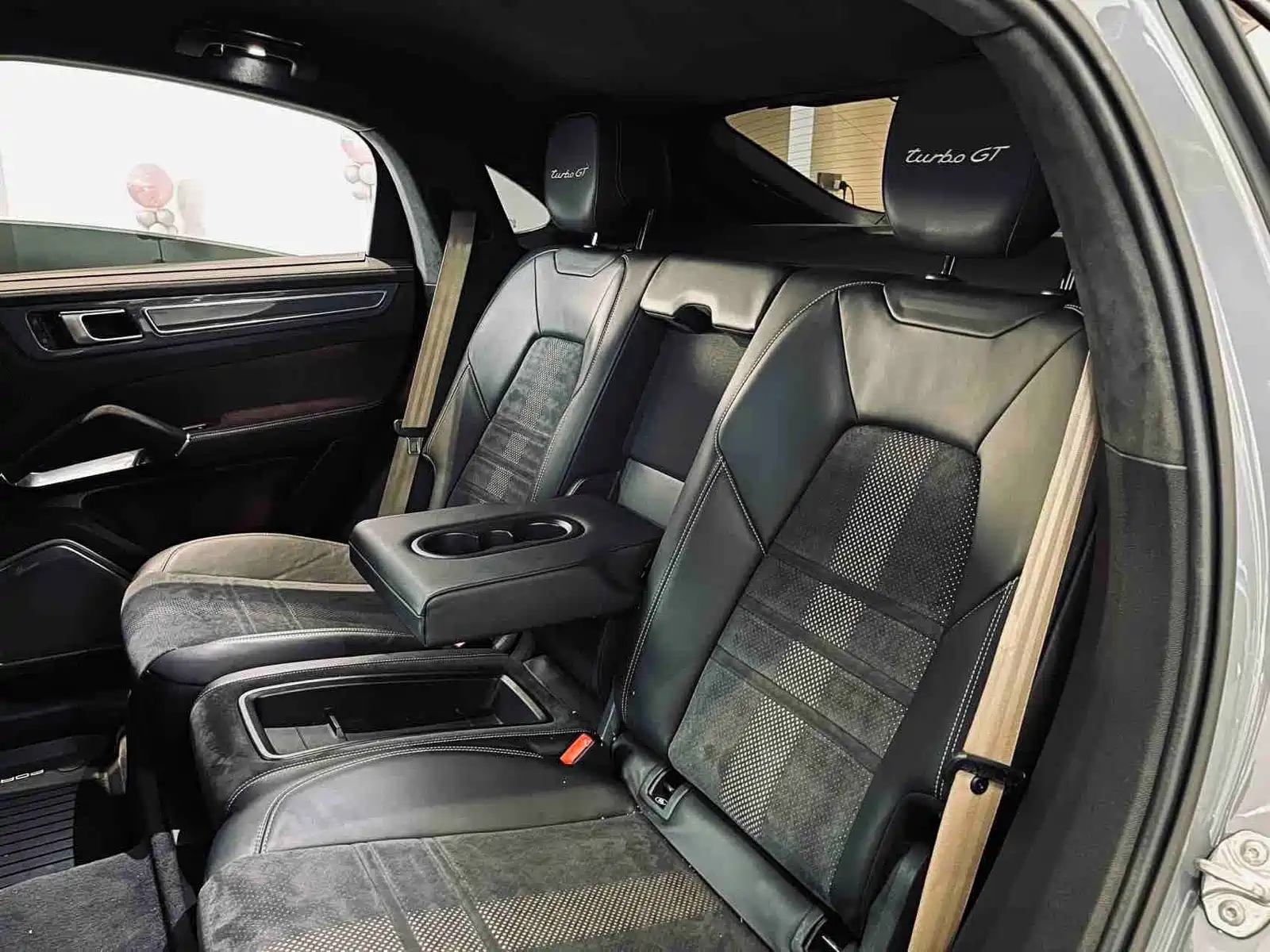 Photo 11 - Porsche Cayenne